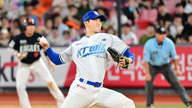 KT 배제성, '팔꿈치 염증' 말소…이강철 