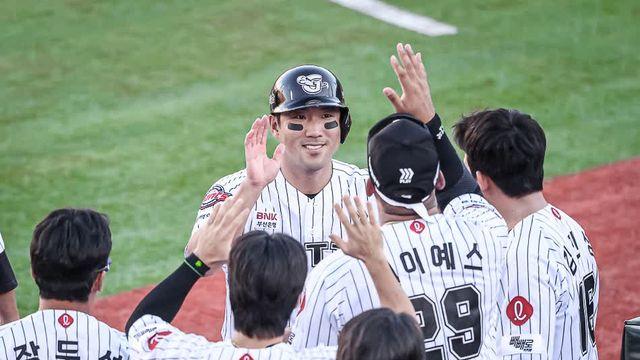 '승승승승' 사직이 열광했다! 롯데, 방망이로 호랑이 폭격…KIA는 5연패 수렁 [사직:스코어]