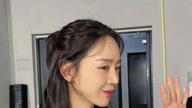 '흥행퀸' 신혜선, 올가을 '오피스룩' 고민 끝내 줄 '그레이 수트' 스타일링