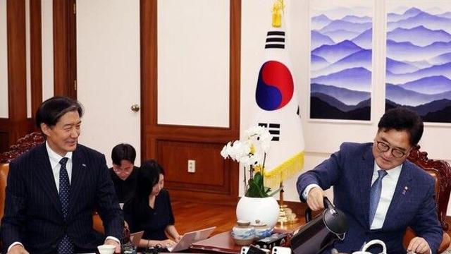 우원식 국회의장, 교도소 방문해 조국 면회…