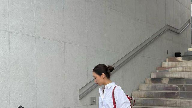 예리, 작정하고 드러낸 시크함…셔츠 사이로 드러난 '숨멎' 실루엣