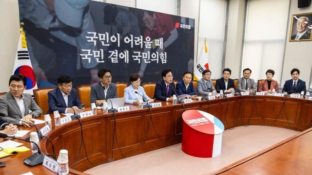 [이주의 여론조사] 국민의힘, '인사 파동'에도 반사이익 無…李 지지율 1%p 하락