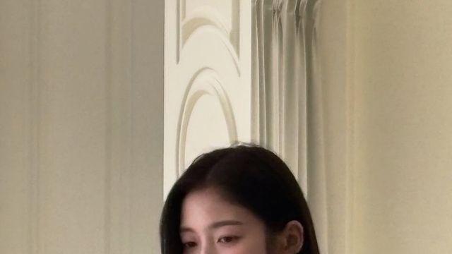 오마이걸 아린, 혼자 벌써 겨울? 성큼 다가온 '미리보기' 니트 패션으로 심쿵 유발