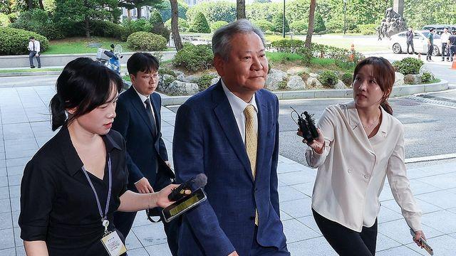 압수수색·'마라톤조사' 마친 이상민…특검, 구속영장 청구 고심
