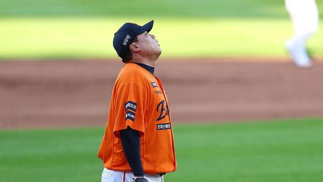류현진, 충격적인 조기 강판…김광현과 첫 맞대결서 1이닝 5실점