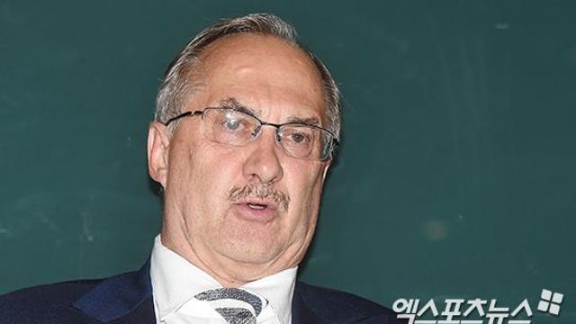 손흥민 두고 