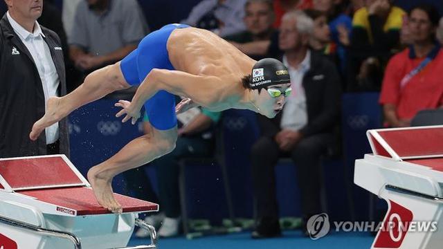 세계수영선수권 2연패 도전 김우민, 자유형 400ｍ 3위로 결승행(종합)
