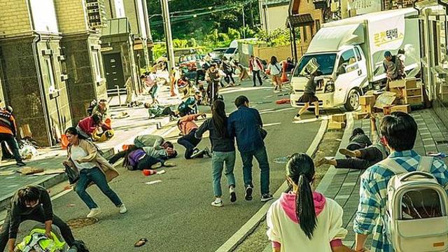 300억도 못 막았다…개봉 전 예매율 1위 씹어먹은 '한국 영화' 정체