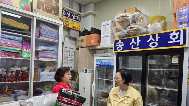 한성숙, 당진전통시장 방문...수해복구·폭염 상황 점검