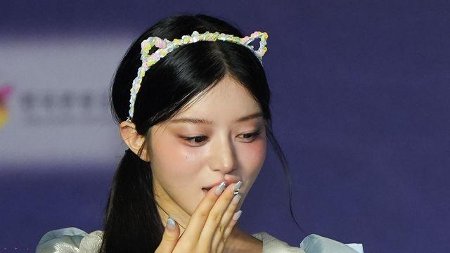 [포토] 아일릿 민주, 팬들에게 전하는 손키스
