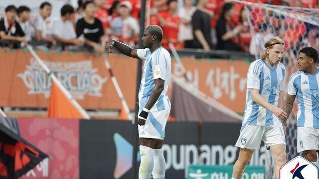 말컹 멀티골 폭발에도... 프로축구 울산, 강원과 2-2 무승부