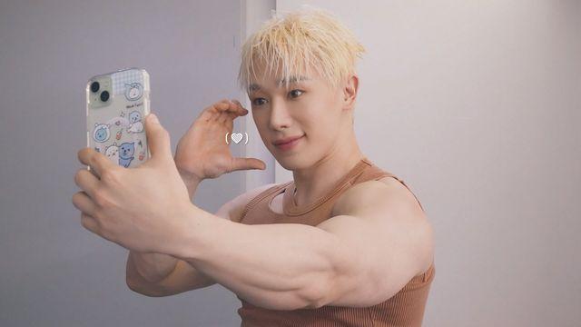 원호, 미소년 비주얼 눈길…‘헐크 팔뚝’은 반전