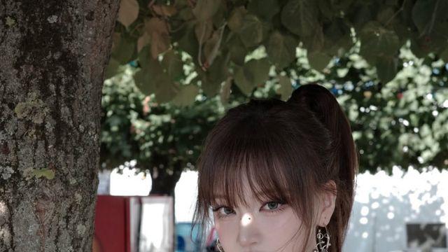 리즈, 진짜 리즈 찍었다... 롤라팔루자 파리 현장 비하인드 공개 [AI포토컷]
