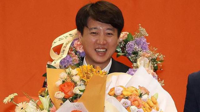 개혁신당 신임 당 대표에 이준석 당선...찬성 득표율 98.2%