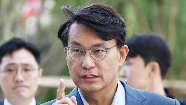 '공천개입 공범' 혐의 윤상현 소환조사…김건희 오빠 처가에선 '목걸이' 나와