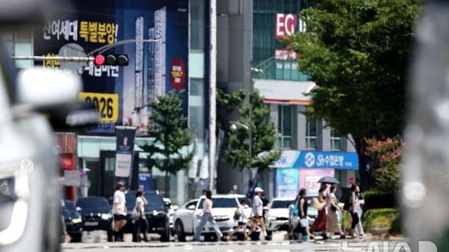 '찜통' 대구·경북 전역 폭염특보…체감온도 35도 무더위