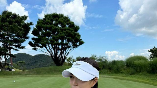 손새은, 세련된 무드와 브랜드 파워까지 완벽하게 담아낸 골프 패션 아이콘