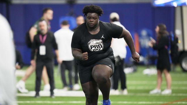 운동선수가 무려 ‘210㎏’…역사상 가장 무거운 NFL 신인, 결국 체중 문제로 훈련 미뤄졌다