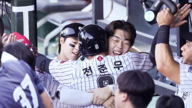 KIA 충격의 6연패…'승승승승승' 롯데, 전준우가 곧 자이언츠다! 신바람 5연승+가을야구 돌진 [사직:스코어]