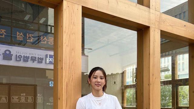 올여름 따라 입고 싶은 박하얀의 스타일, 심플함이 가장 강력하다