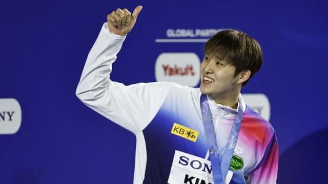 김우민 괴력의 레이스! 세계수영선수권 '2연속 메달 쾌거' 달성했다…남자 자유형 400m 동메달 획득 [싱가포르 현장]