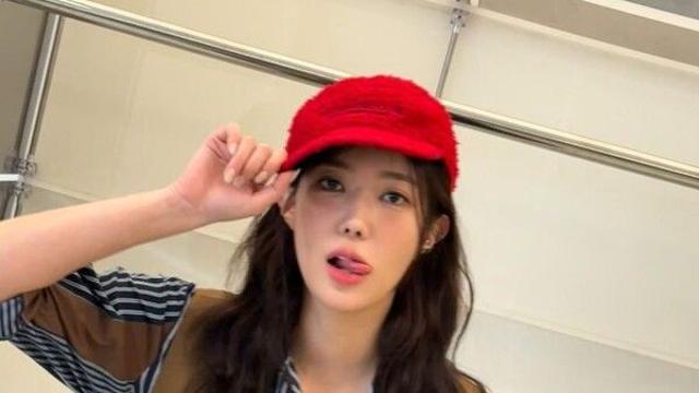 임수향, 빨간 모자로 '포인트'…장난꾸러기 미소 속 빛나는 '매력 여신' 비주얼