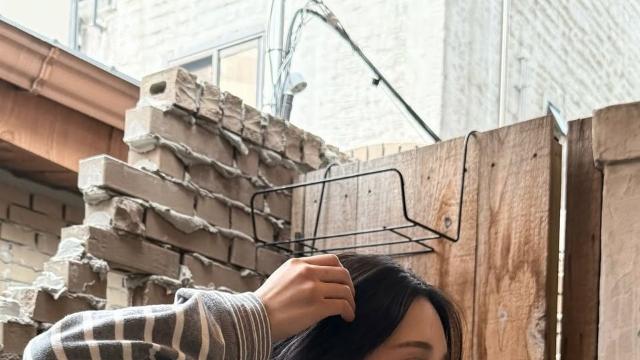 노지선, 셔츠 살짝 내렸을 뿐인데…시선 압도하는 '청순 쇄골 라인'