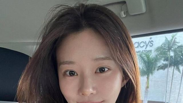 이주빈, LA 여행 중 ‘청순+고급미’ 폭발! 홀터넥 니트로 뽐낸 여신 비주얼