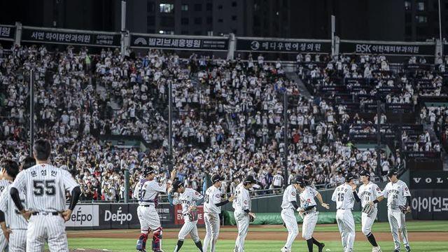 롯데, 44년 역사 최초 '꿈의 대기록' 성큼!…100만 돌파→150만 '관중 몰이' 보인다→로이스터 시절 흥행 넘을까 [부산 현장]