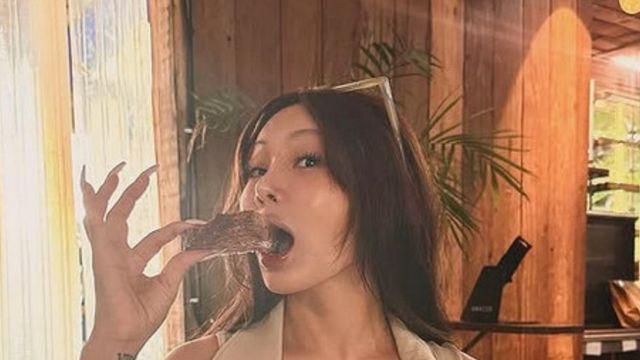제시, 단추가 안 잠겨…활짝 열어젖히고 먹방 [DA★]