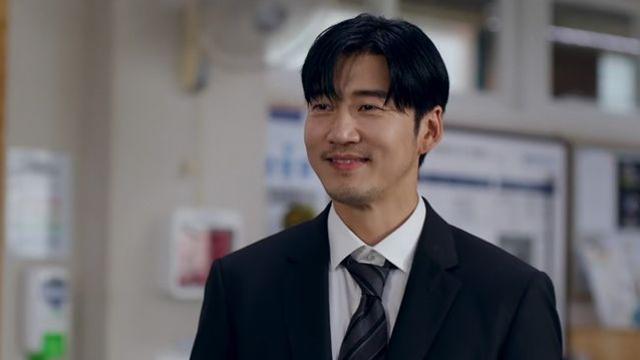 '트라이' 윤계상, 괴짜 감독으로 안방 컴백…쾌조의 스타트