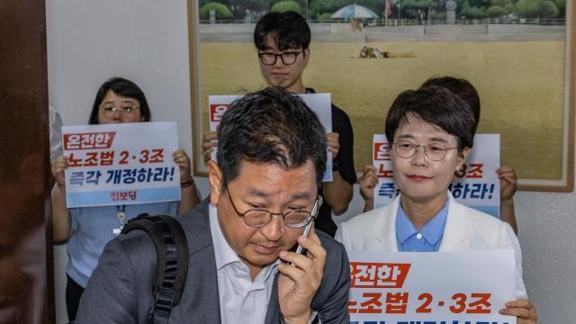 '尹 거부법안' 노란봉투법, 환노위 소위 여당 주도로 통과