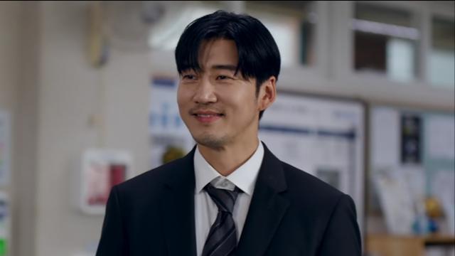 윤계상, 케이크에 럭비공 꽂은 사연? ‘트라이’서 광기 폭발