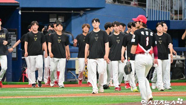 '좌익수 앞 땅볼'부터 꼬인 KIA, 충격의 6연패→'5강 불투명'…승부처서 또 무너졌다 [부산 현장]
