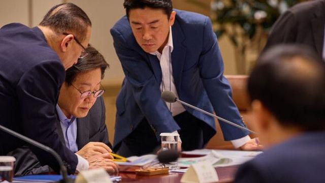李대통령, 美 현지 협상단 보고받아…