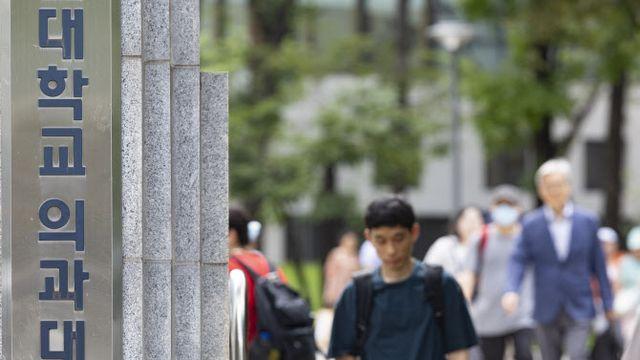 의대교수들 “학생 복귀, 특혜 아니다…정부·국회가 사과해야”