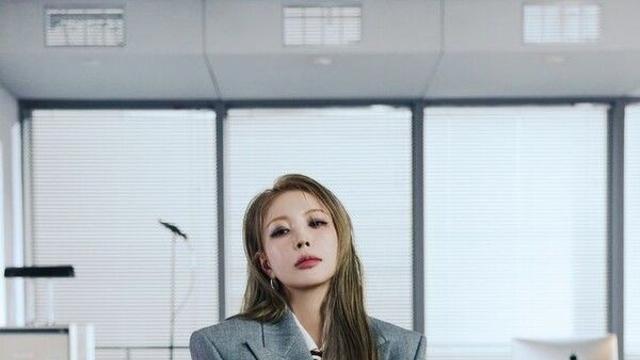 보아, 데뷔 25주년 앨범 '크레이지어' 하라메 공개