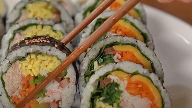 김밥에서 '이런 현상' 발견되면, 아예 입에 대지도 말아야 합니다