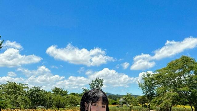 '트롯다람쥐' 강혜연, 해바라기 밭에서 도토리 대신 '인생샷' 수확?