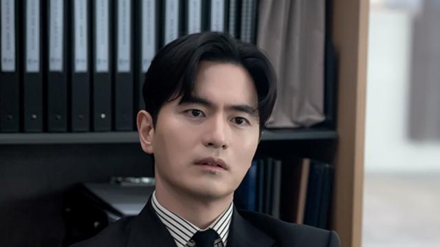 이진욱X정채연, 출근부터 퇴근까지 바쁘네…리얼한 오피스 라이프 (에스콰이어)