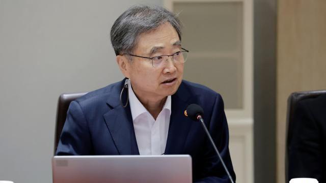 韩国外长赵显与王毅通电话 或就双边关系发展交换意见