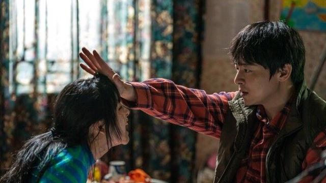 조정석 '좀비딸' 흥행 돌풍 조짐…예매량 22만, '서울의 봄' '파묘' 제쳤다