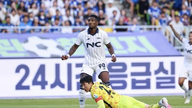 '가브리엘-정재민 연속골' 서울 이랜드, ‘극강 상성’ 수원 2-0 꺾고 분위기 반전 성공!