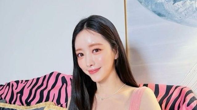 홍수아, 점점 더 판빙빙 닮아가네…밀착 드레스 핫해 [DA★]