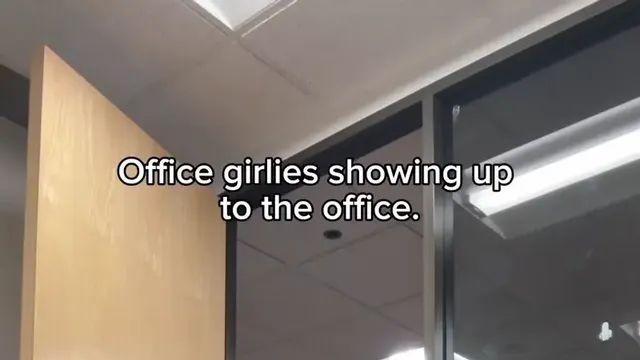 회사출근하는 여직원 묘사