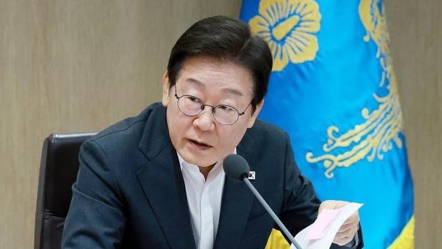 李대통령, 내일 스가 전 총리 만난다…日 고위 인사 첫 방한