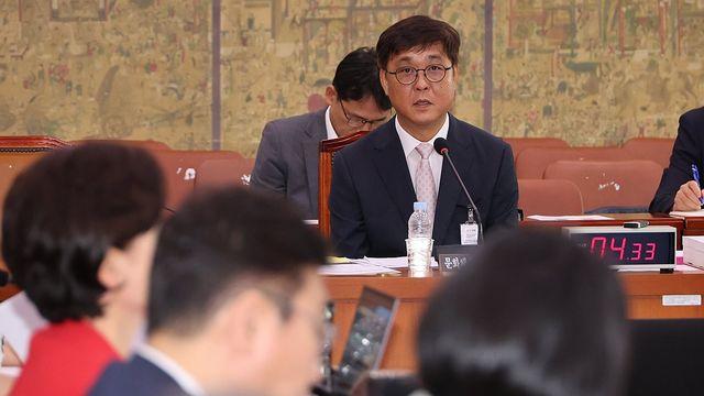 최휘영 청문회…野 '아빠찬스' 의혹제기·與 소명기회 주며 엄호
