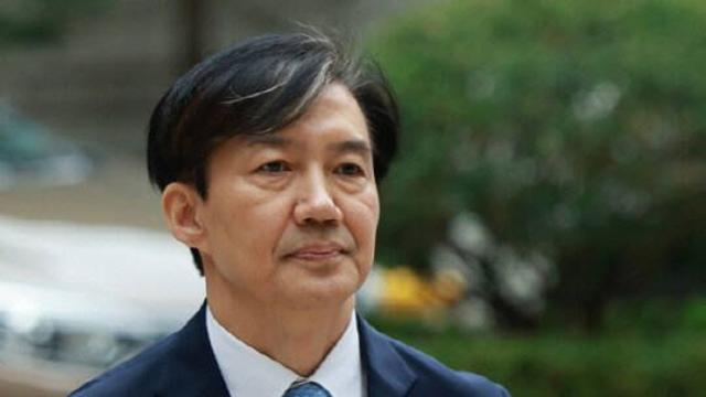 조국, 신간서 “유시민, 지식인의 지식인…진중권은 보수의 나팔수”