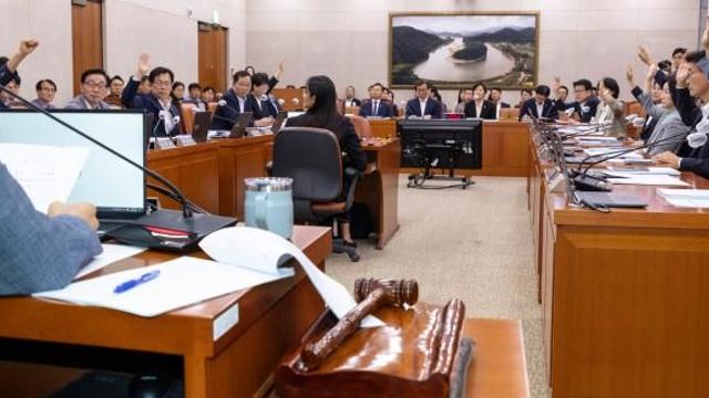 '尹 거부' 양곡법·농안법, 국회 농해수위 통과…내달 4일 처리