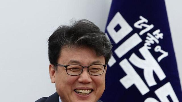 진성준 